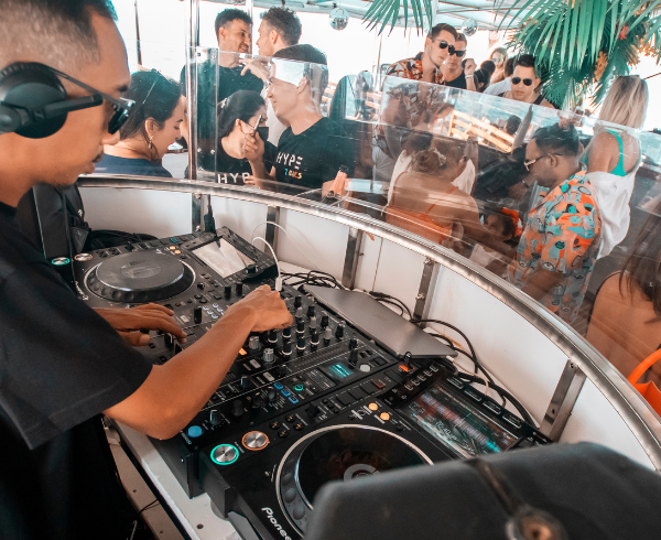 HYPE Catamaran – HYPE Boat Club Racha x Coral Island Party Boat (22)